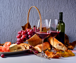 7 Best Pairing Snacks for Wine