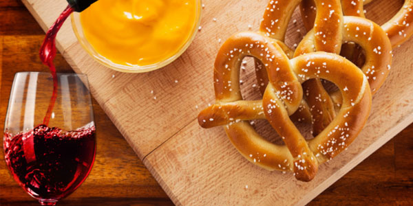 7 Best Pairing Snacks for Wine